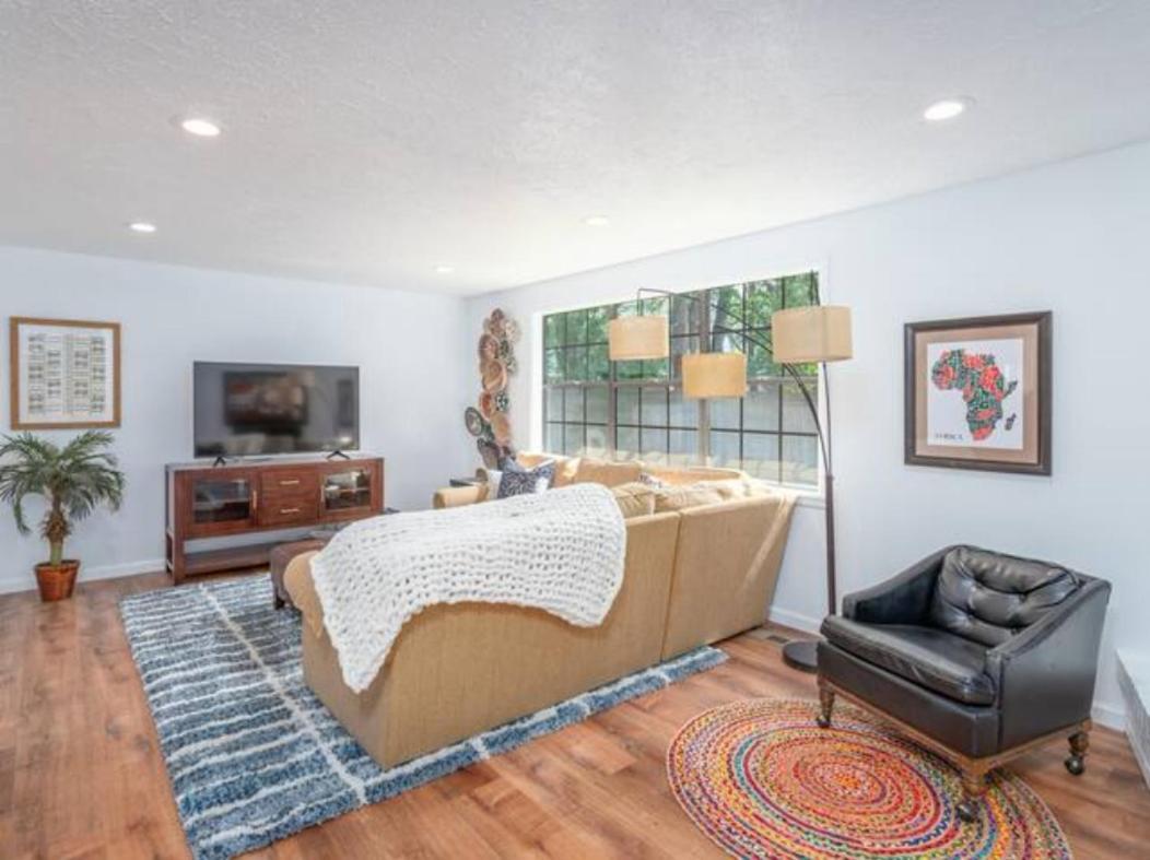 Experience Nirvana With Artwork Collections From Around The Globe Located In Lakewood Neighborhood In Se Boise Next To A Park, Minutes From Bown Crossing And The Boise River, 10 Minutes To Downtown, 4 Beds, Sleeps 8, Pets Welcome In Large Fenced In Y Dış mekan fotoğraf