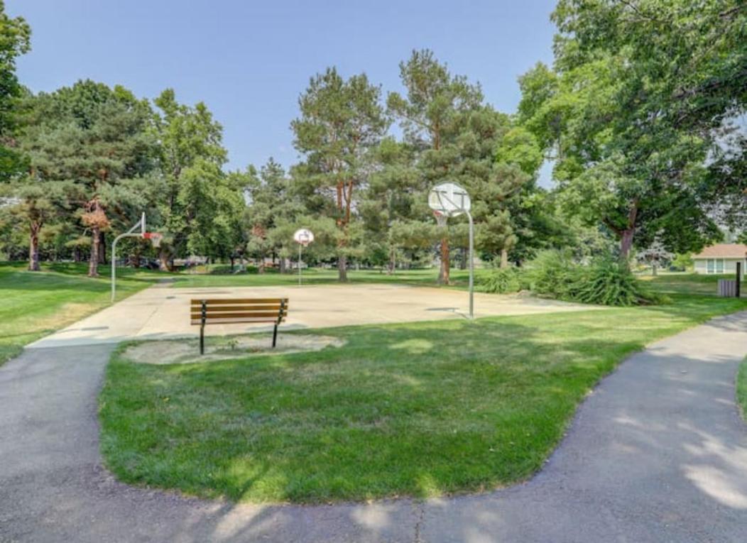 Experience Nirvana With Artwork Collections From Around The Globe Located In Lakewood Neighborhood In Se Boise Next To A Park, Minutes From Bown Crossing And The Boise River, 10 Minutes To Downtown, 4 Beds, Sleeps 8, Pets Welcome In Large Fenced In Y Dış mekan fotoğraf