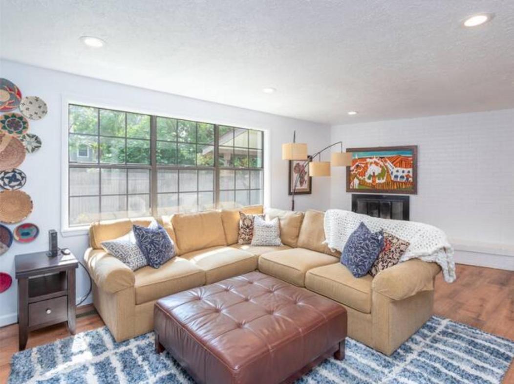 Experience Nirvana With Artwork Collections From Around The Globe Located In Lakewood Neighborhood In Se Boise Next To A Park, Minutes From Bown Crossing And The Boise River, 10 Minutes To Downtown, 4 Beds, Sleeps 8, Pets Welcome In Large Fenced In Y Dış mekan fotoğraf