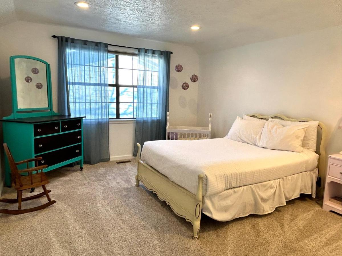 Experience Nirvana With Artwork Collections From Around The Globe Located In Lakewood Neighborhood In Se Boise Next To A Park, Minutes From Bown Crossing And The Boise River, 10 Minutes To Downtown, 4 Beds, Sleeps 8, Pets Welcome In Large Fenced In Y Dış mekan fotoğraf